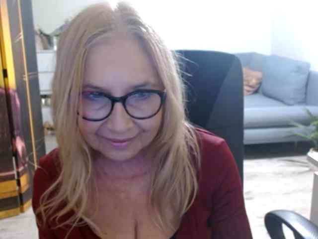 BlondeSofia webcam