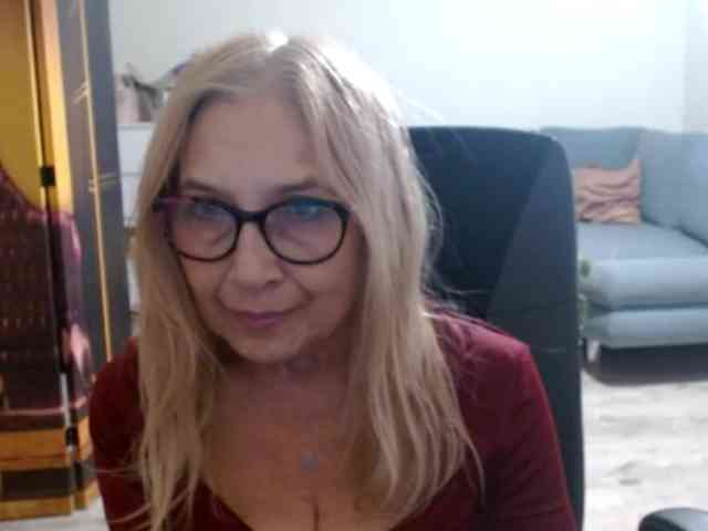 BlondeSofia webcam