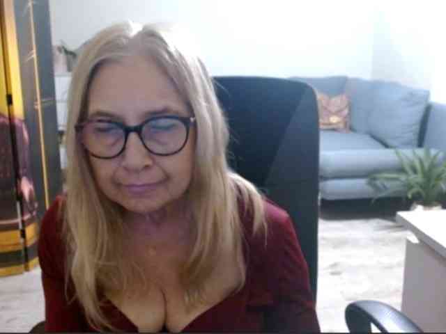 BlondeSofia webcam
