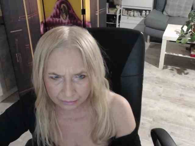 BlondeSofia webcam