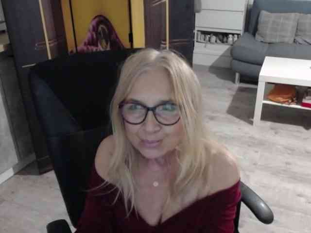 BlondeSofia webcam