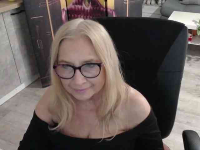BlondeSofia webcam