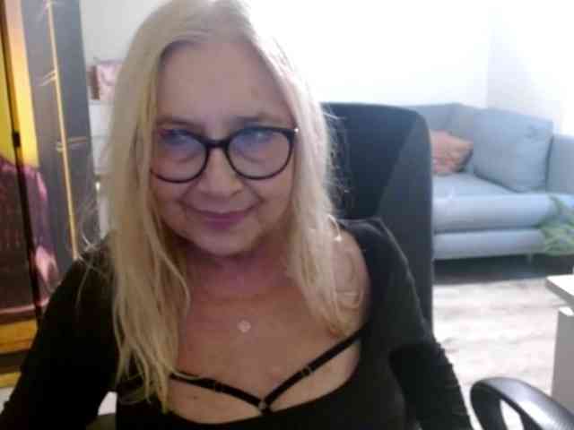 BlondeSofia webcam