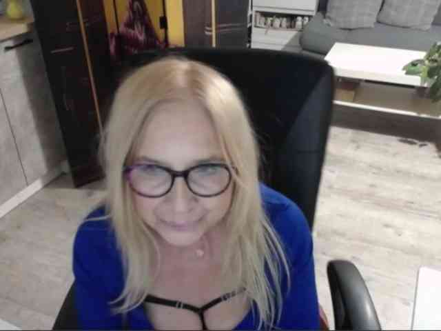 BlondeSofia webcam