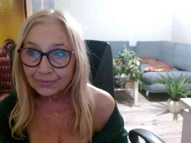 BlondeSofia webcam