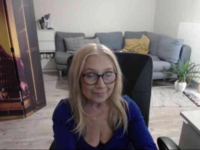BlondeSofia webcam