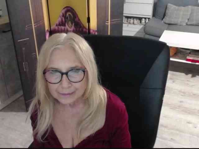 BlondeSofia webcam