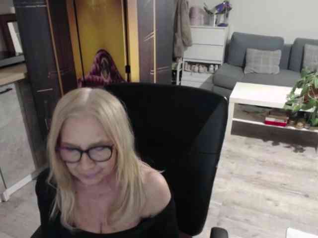 BlondeSofia webcam