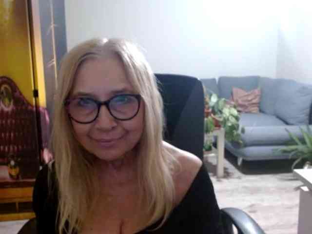 BlondeSofia webcam