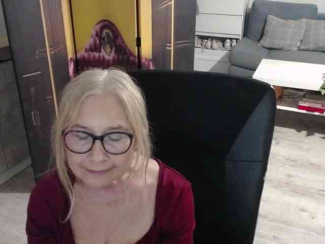BlondeSofia webcam