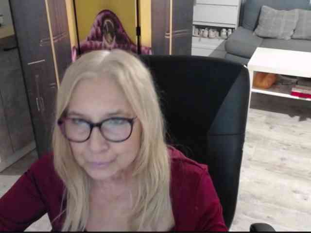 BlondeSofia webcam