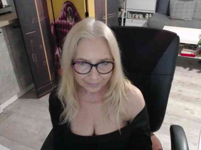 BlondeSofia webcam