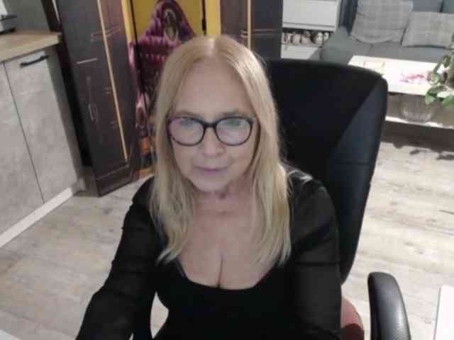 BlondeSofia webcam