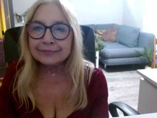 BlondeSofia webcam