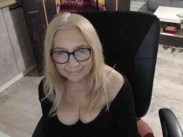 BlondeSofia webcam