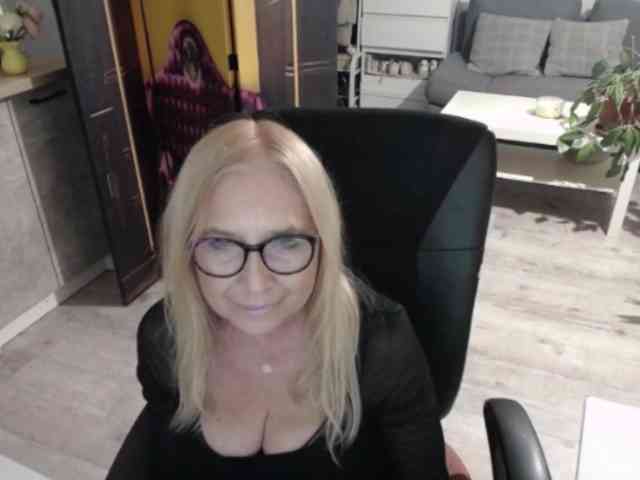 BlondeSofia webcam