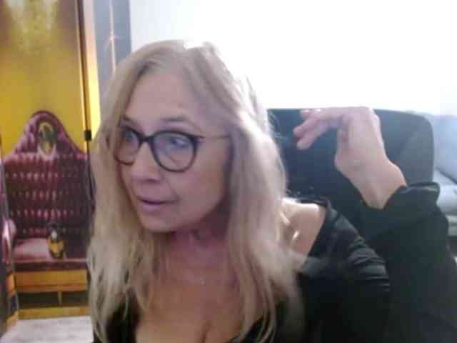 BlondeSofia webcam
