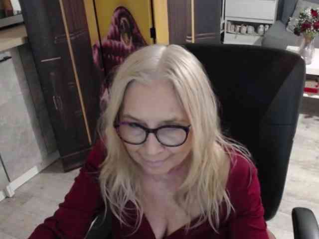 BlondeSofia webcam