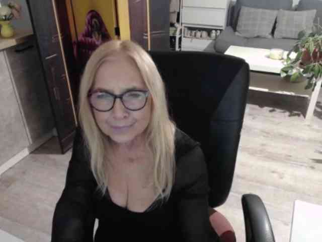 BlondeSofia webcam