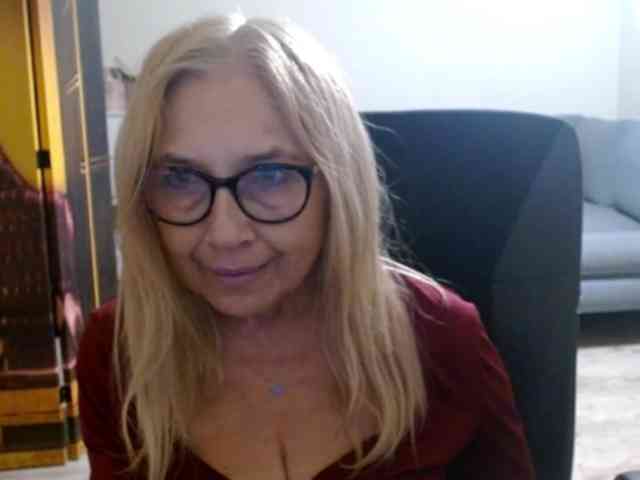 BlondeSofia webcam