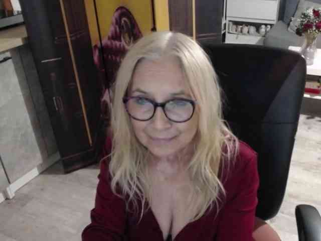 BlondeSofia webcam