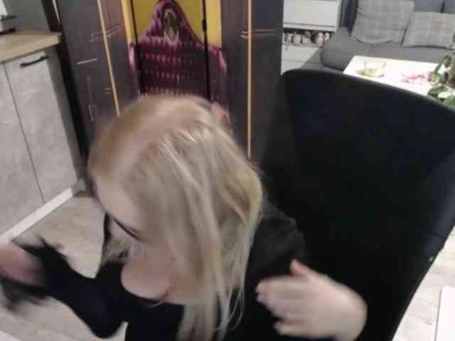 BlondeSofia webcam