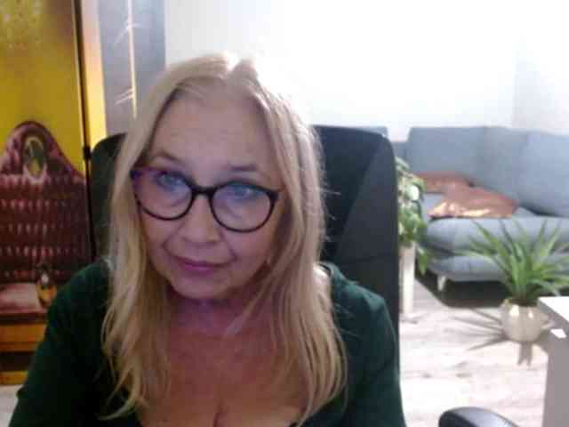BlondeSofia webcam