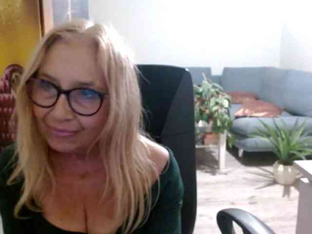 BlondeSofia webcam