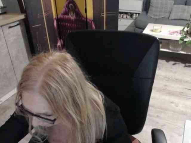 BlondeSofia webcam