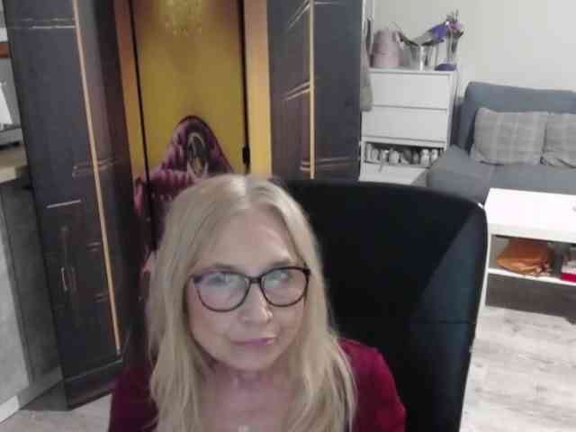 BlondeSofia webcam