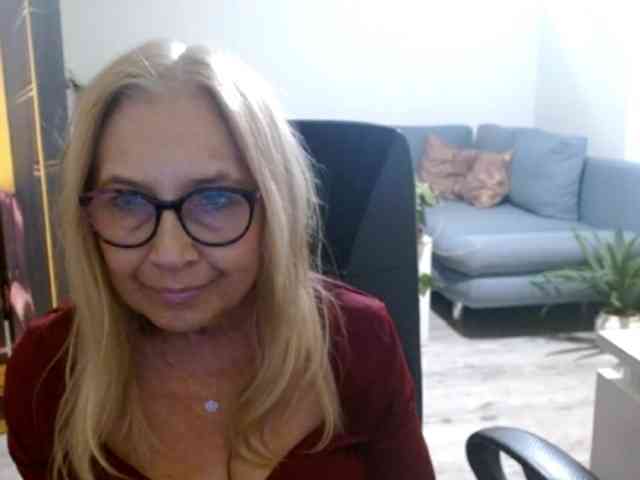 BlondeSofia webcam