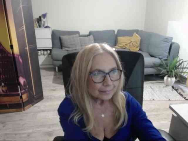 BlondeSofia webcam