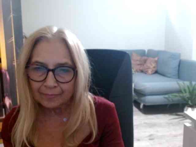 BlondeSofia webcam
