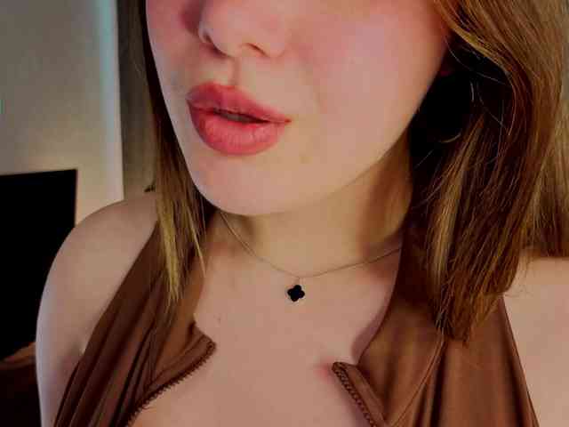 KristiGroune webcam