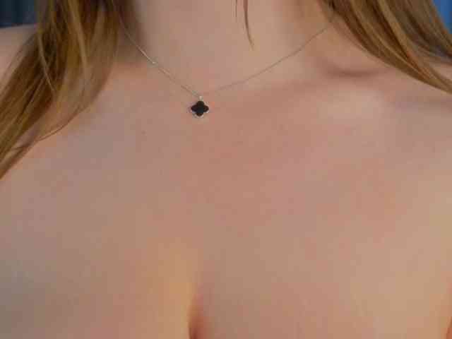 KristiGroune webcam