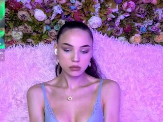 EmilyLuxxxury Porn Show