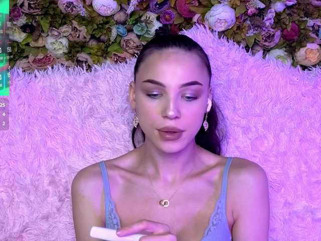  EmilyLuxxxury chat room