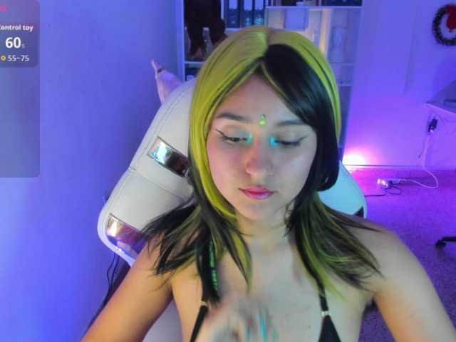 Molly-sweetlove webcam bongacams model stream image