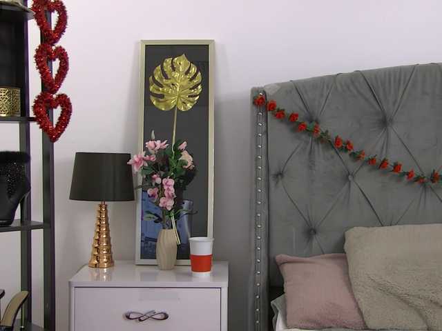 LolaButtie's BongaCams show and profile