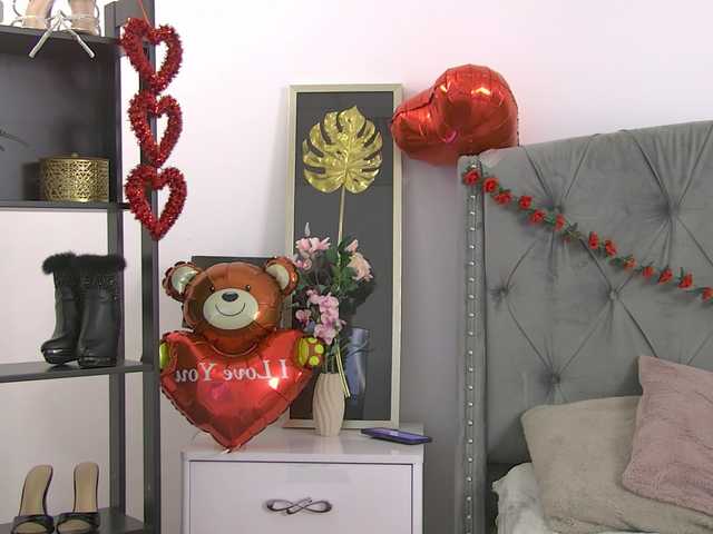 LolaButtie's BongaCams show and profile