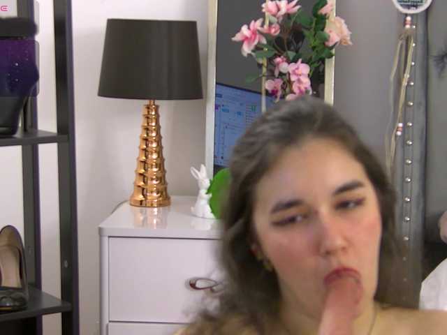 LolaButtie's BongaCams show and profile