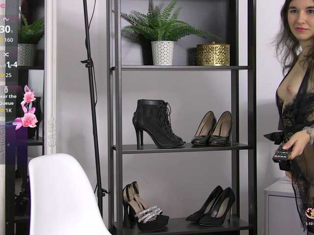 LolaButtie's BongaCams show and profile