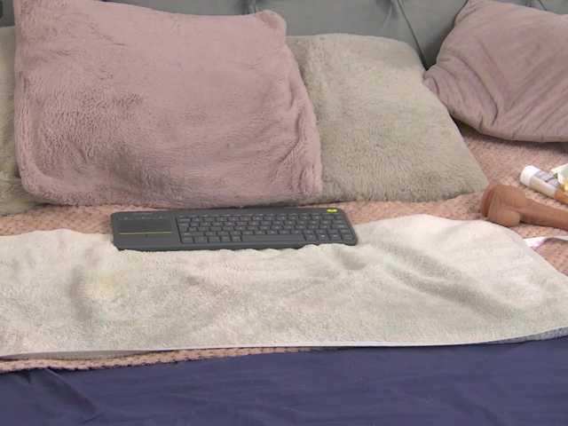 LolaButtie's BongaCams show and profile