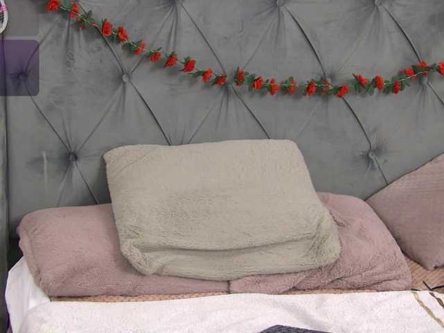 LolaButtie's BongaCams show and profile