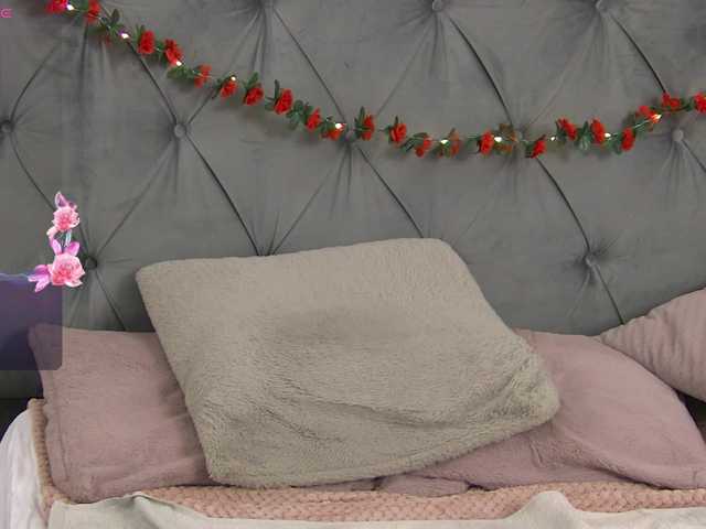 LolaButtie's BongaCams show and profile