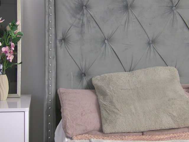 LolaButtie's BongaCams show and profile