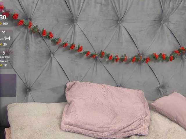 LolaButtie's BongaCams show and profile