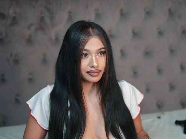 GiuliaSya webcam