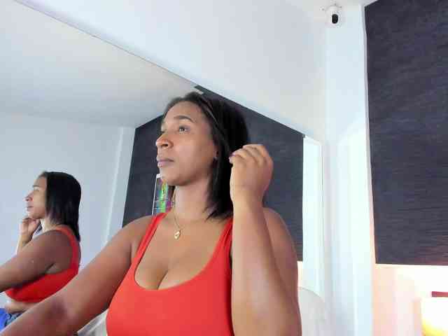 IvoneMoore Live Webcam on BongaCams