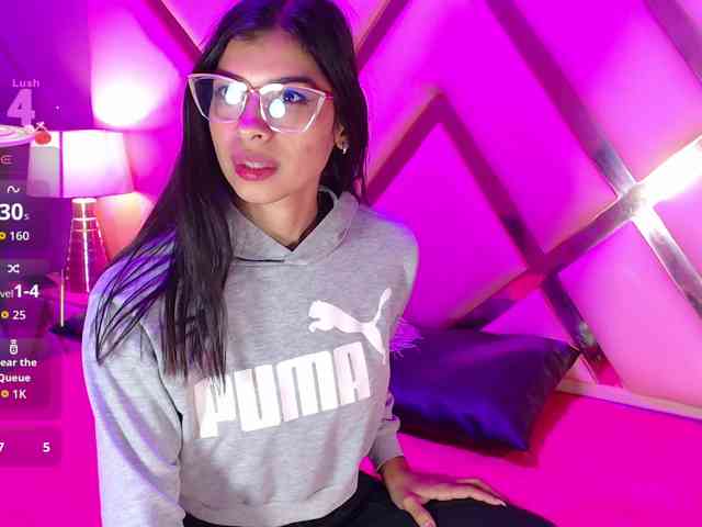 LolaPierce webcam